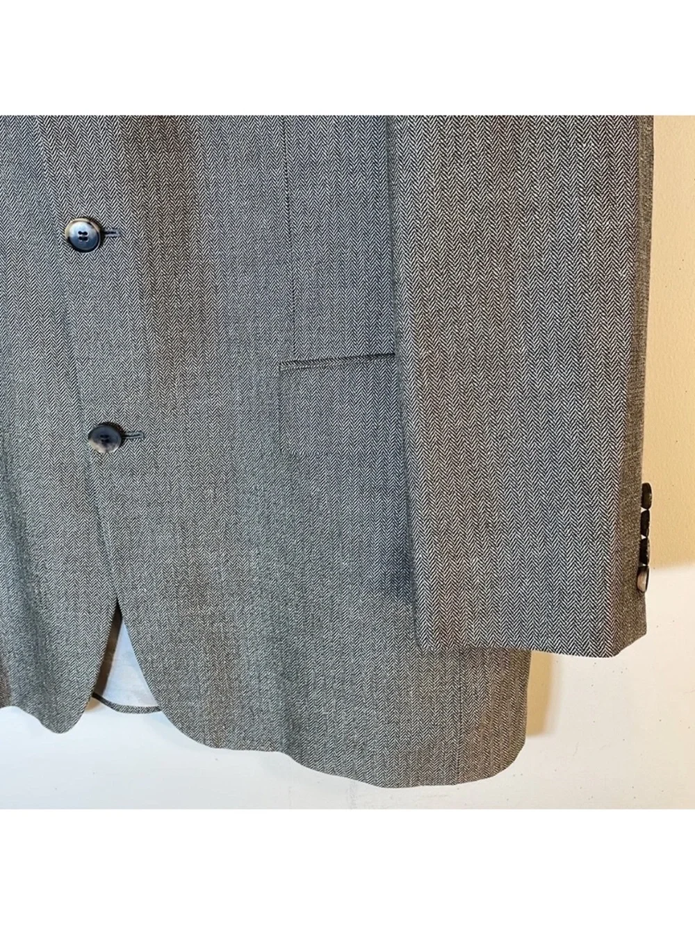 HUGO BOSS Wool Linen Herringbone Blazer.  Men’s 42L.